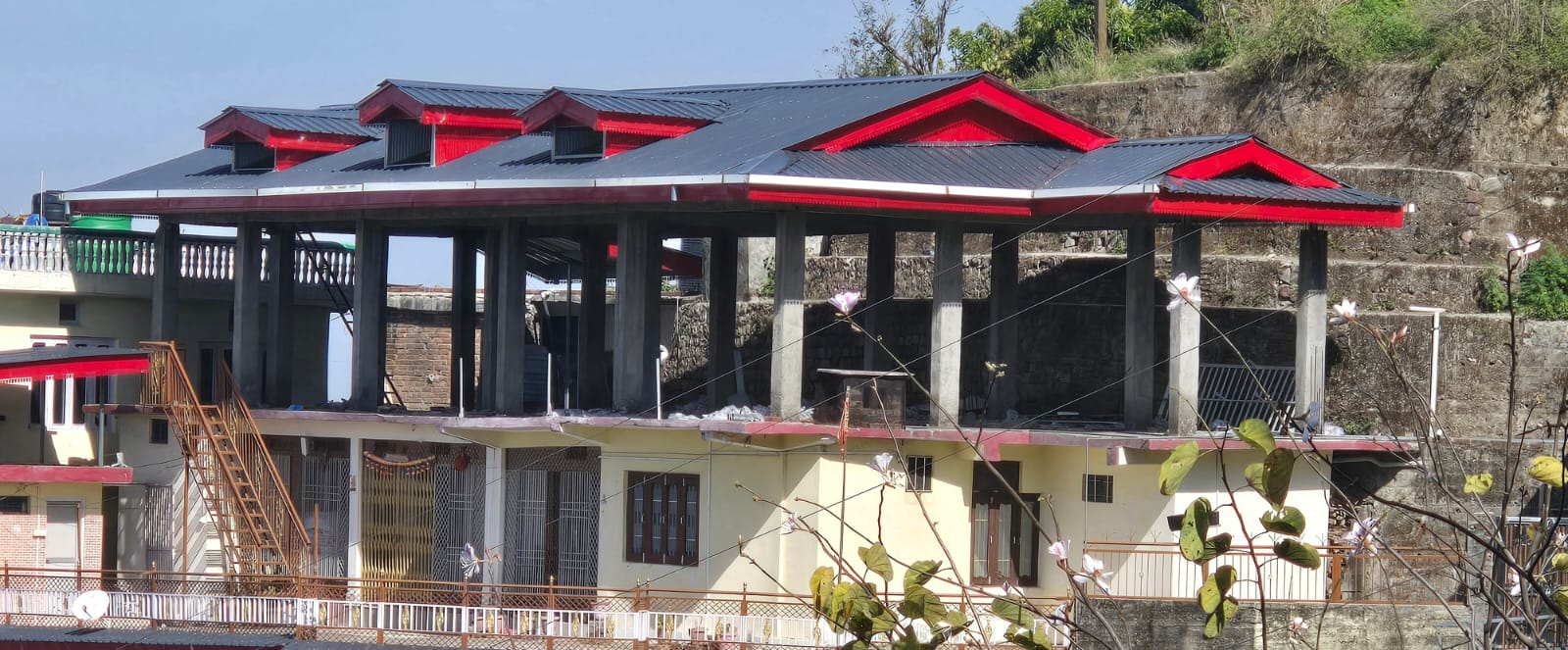 Multi-gable roof structure